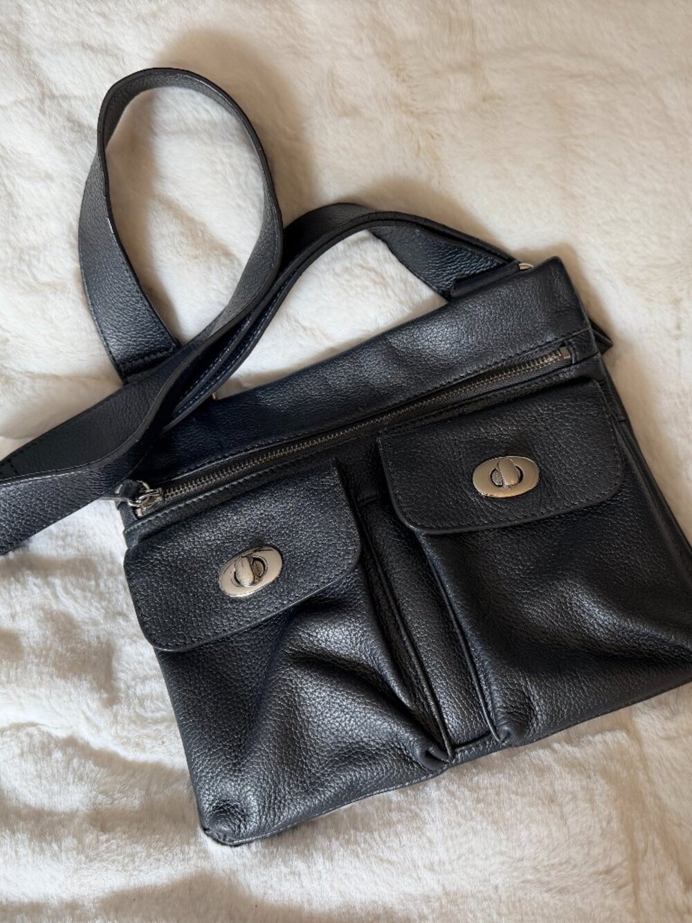 Sleek Danier Metallic Grey Pebbled Leather Multi-Pocket Crossbody Messenger Bag